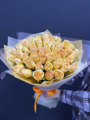 Букет 51 роза Кения Персиковая