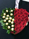 Сердце из роз и конфет Ferrero Rocher