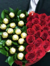 Сердце из роз и конфет Ferrero Rocher